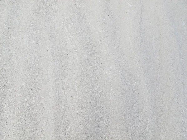 Чистый белый песок на пляже — стоковое фото