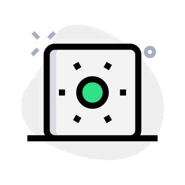 Parlaklık aşağı fonksiyon anahtarına sahip modern dizüstü bilgisayar