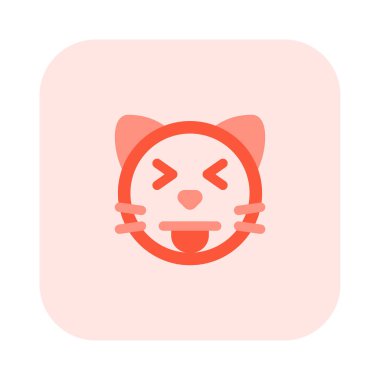 Gözleri kapalı, turuncu gözlü, şaşı kedi.