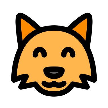 Gülümseyen tilki suratlı, gözleri kapalı.