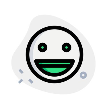 Gözleri açık sırıtarak dişlerini gösteriyor.