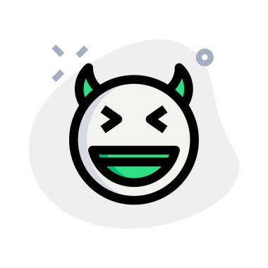 Sırıtan iblis ve boynuzlar açık ağızla gülümsüyor.