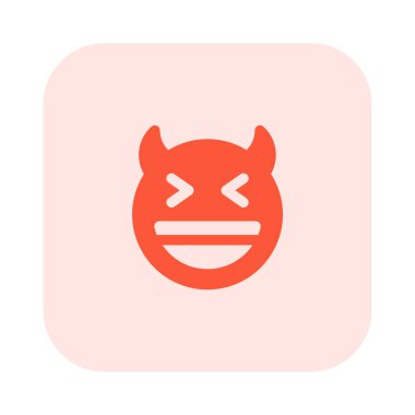 Sırıtan iblis ve boynuzlar açık ağızla gülümsüyor.