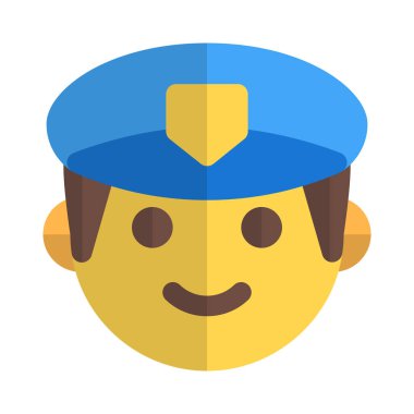 Görev üniforması giymiş bir erkek polis.