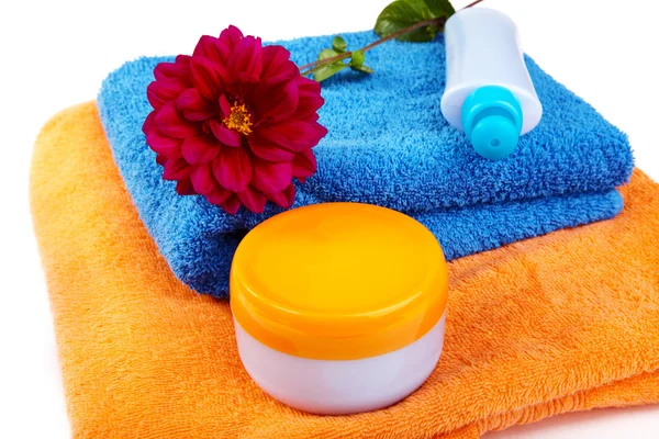 Still-life with bath towel shampoo and a flower — Stock Photo, Image