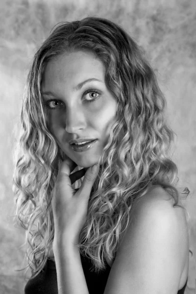 Black-and-white portrait of the beautiful girl in studio — Stock Photo, Image