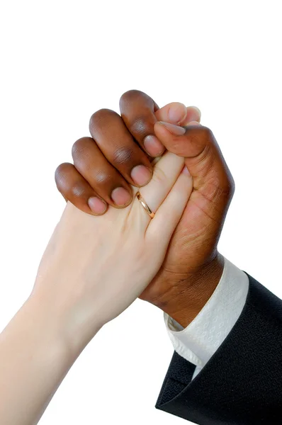 Mujer blanca y negra mano del hombre recién casada — Foto de Stock