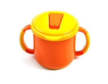 Çocuk plastik bardak beyaz izole.