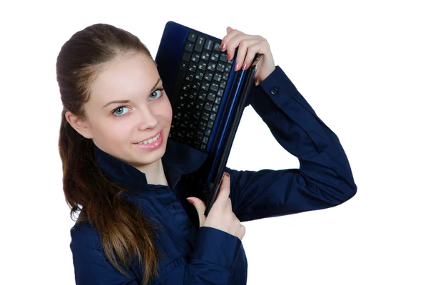 La muchacha sonriente con el portátil en las manos —  Fotos de Stock