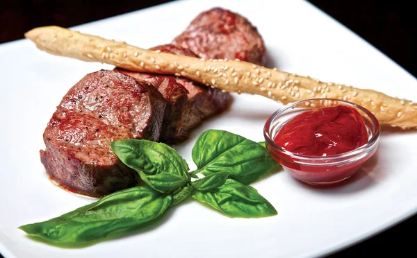 仔牛フィレ肉のステーキ — ストック写真