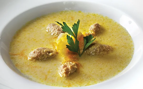 Zupa serowa z klopsikami kurczaka — Zdjęcie stockowe