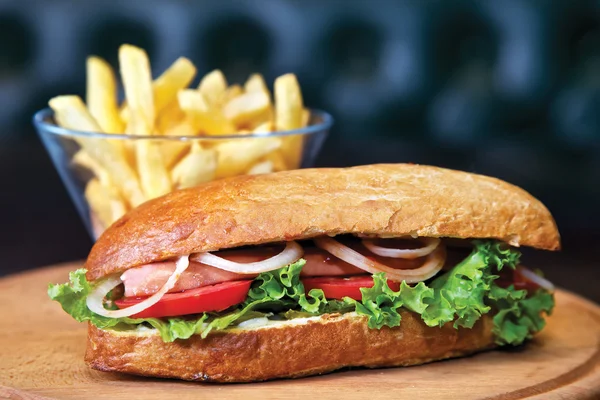 frankfurt soslu sosisli sandviç