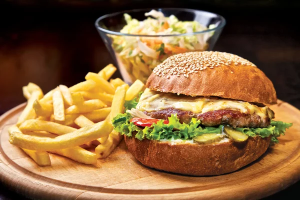 Domácí hovězí burger — Stock fotografie