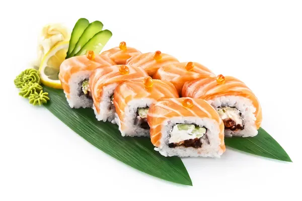 Ikura sushi na białym tle — Zdjęcie stockowe