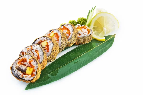 Beyaz arka plan üzerinde izole suşi ronin