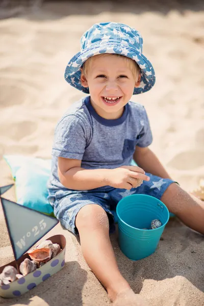 Kid at the beach — Stock Photo, Image