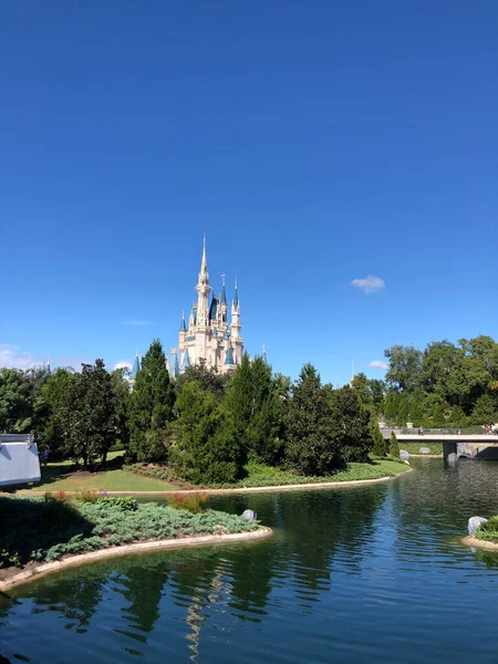 Disney Magic Kingdom Orlando Florida November 2019 Monorail Passing Cinderella —  Fotos de Stock