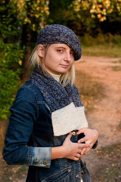 Menina de pé — Fotografia de Stock