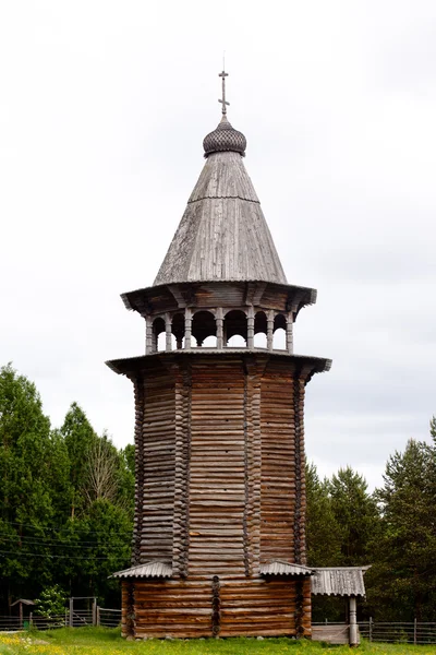 Houten klokkentoren — Stockfoto