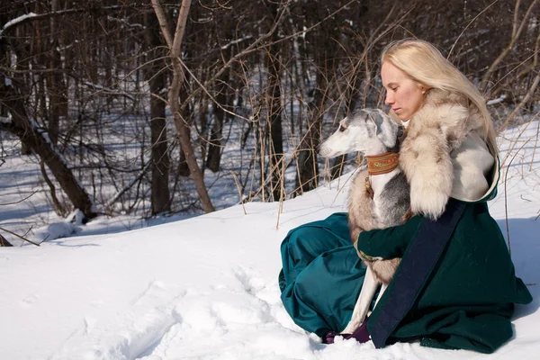 Blondynka i saluki — Zdjęcie stockowe