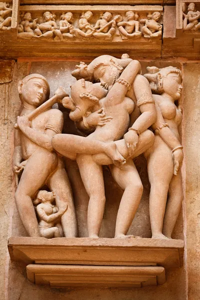 Erotische Skulpturen, khajuraho, indien — Stockfoto