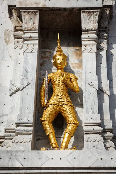 Guardia de oro en la torre, Wat Phi, Tailandia —  Fotos de Stock