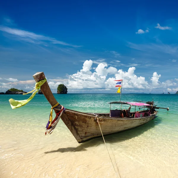 Barco de cola larga en la playa, Tailandia —  Fotos de Stock