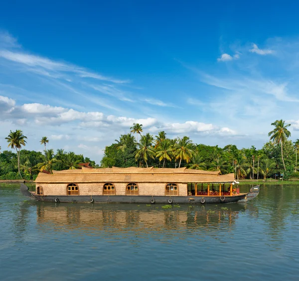 Casa flotante en Kerala remansos, India — Foto de Stock