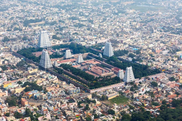 Hindu tapınağı ve Hintli şehrin havadan görünümü — Stok fotoğraf