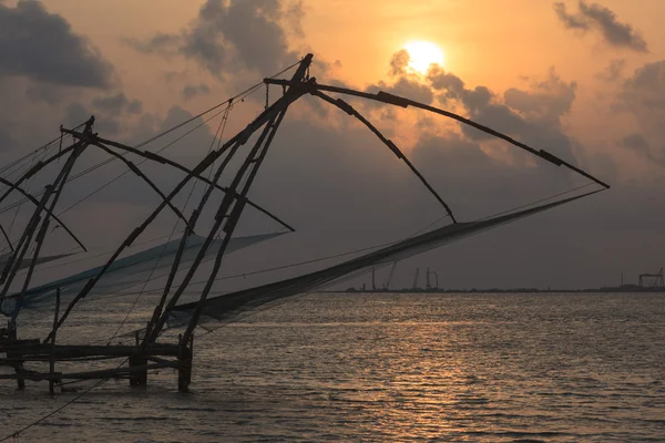 Kínai fishnets a naplemente. Kochi, kerala, india — Stock Fotó