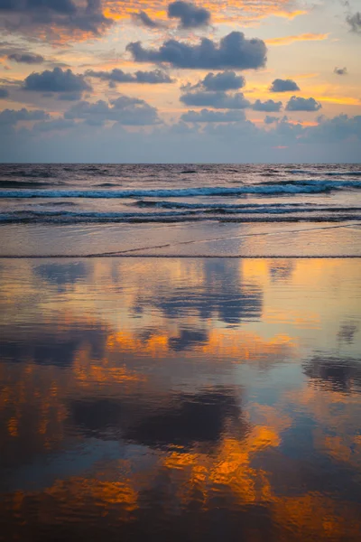 Solnedgång på baga beach. Goa — Stockfoto