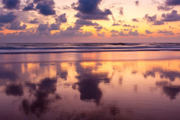 Baga sahilde günbatımı. Goa — Stok fotoğraf