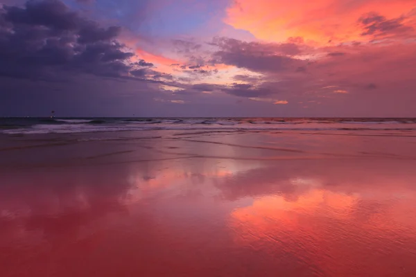 Baga sahilde günbatımı. Goa — Stok fotoğraf