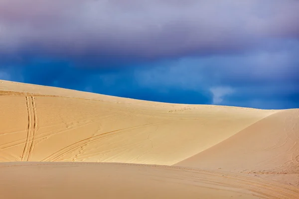 White sand dunes before storm, Mui Ne, Vietnam — Stock Photo, Image