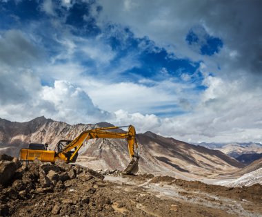Himalayalar 'da yol yapımı