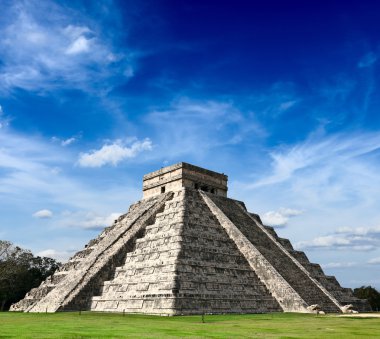 Mayan pyramid in Chichen-Itza, Mexico clipart