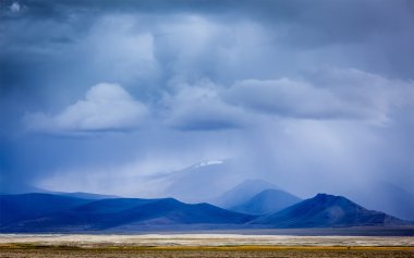 Himalaya Dağları'nda Gathering storm