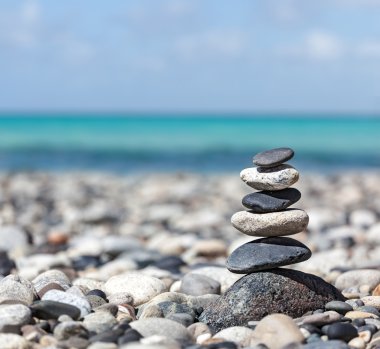 Zen dengeli taş yığını
