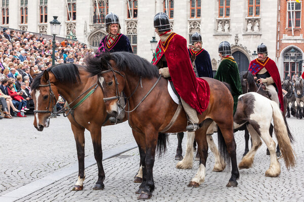 Процессия Святой Крови в день Вознесения в Брюгге (Брюгге)
)