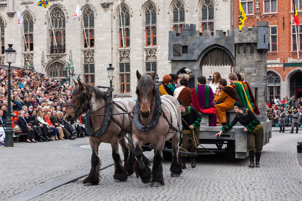 Процессия Святой Крови в день Вознесения в Брюгге (Брюгге)
)