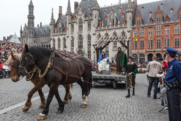 Процессия Святой Крови в день Вознесения в Брюгге (Брюгге)
)