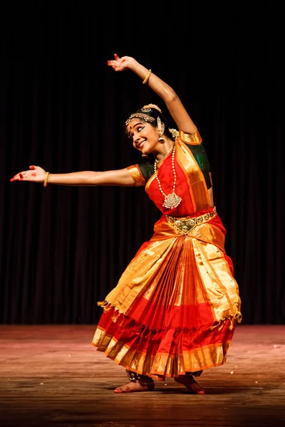 Bharatanatyam - Klasik Hint dansı — Stok fotoğraf