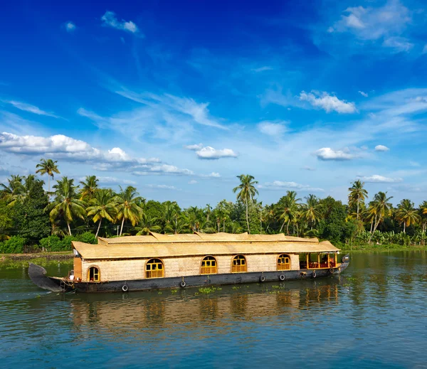 Casa flotante en Kerala remansos, India — Foto de Stock