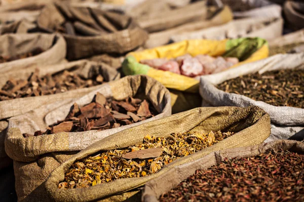 Spezie nel mercato indiano — Foto Stock