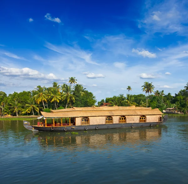 Casa galleggiante sul backwaters del kerala, india — Foto Stock