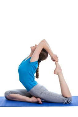güzel bir kadın Yoga asana excerise yapıyor