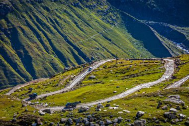 Himalayalar 'da yol