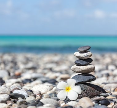 Zen dengeli taş yığını