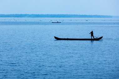 Teknedeki adam