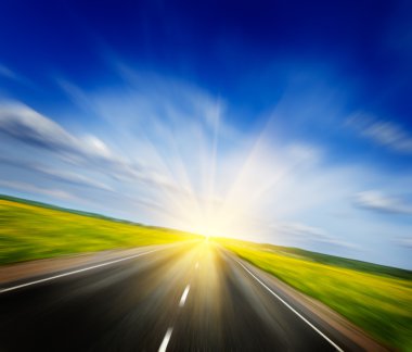 hareket bulanık yol açan çayırda